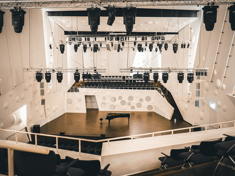 Großer Konzertsaal der Hochschule für Musik Dresden.jpg