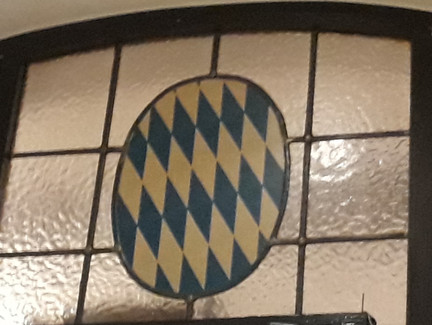 Münchner Hofbräu, Fenster mit Wappen