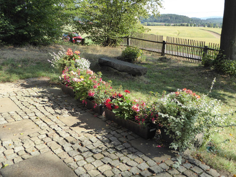 Blumen vor dem Haus