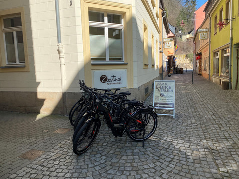 Hausansicht mit Verleih