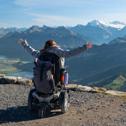 accessible-tour-of-switzerland-niesen-aussicht-freude.jpg