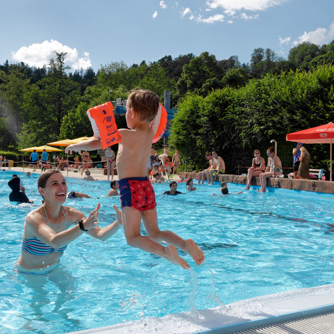Freibad Altensteig Beckenrandsprung Freibad Altensteig Beckenrandsprung