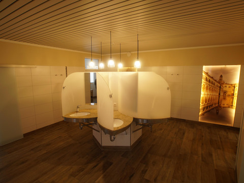 Waschplätze im Sanitärgebäude