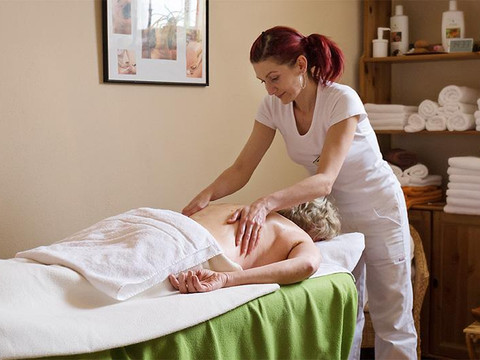 Wettiner-Hoehe-Rueckenmassage2_web