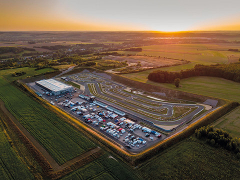 ARENA E Luftaufnahme Sonnenuntergang.jpg