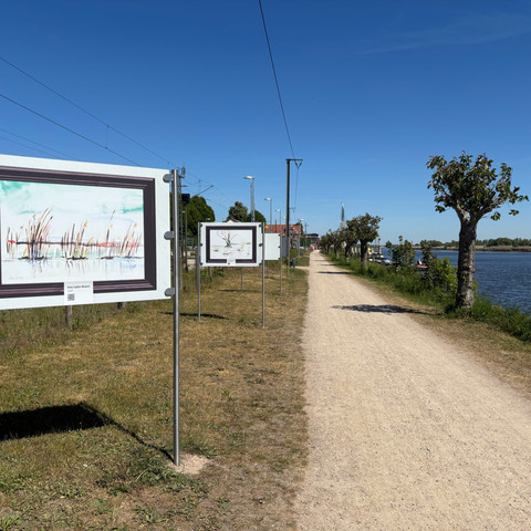 Outdoor-Ausstellung am Hafen