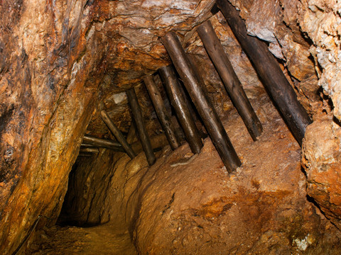Besucherbergwerk (Ziegelgewölbe) am Gangkreuz Wille-Gottes Stollen auf der – 24 Meter Sohle