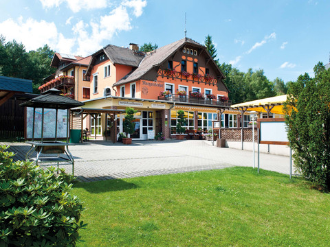 Hotel und Grundstück