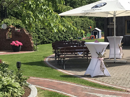 Landgasthof Seebeck Garten von vorne.jpeg