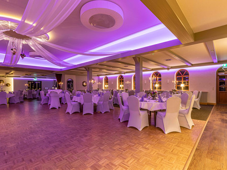 Landgasthof Seebeck Saal.jpg