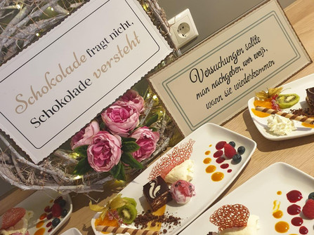 Landgasthof Seebeck Saal Dessert.JPG