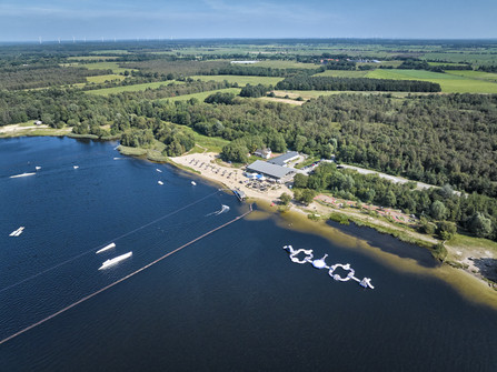 Luftaufnahme von Blue Bay am Spadener See