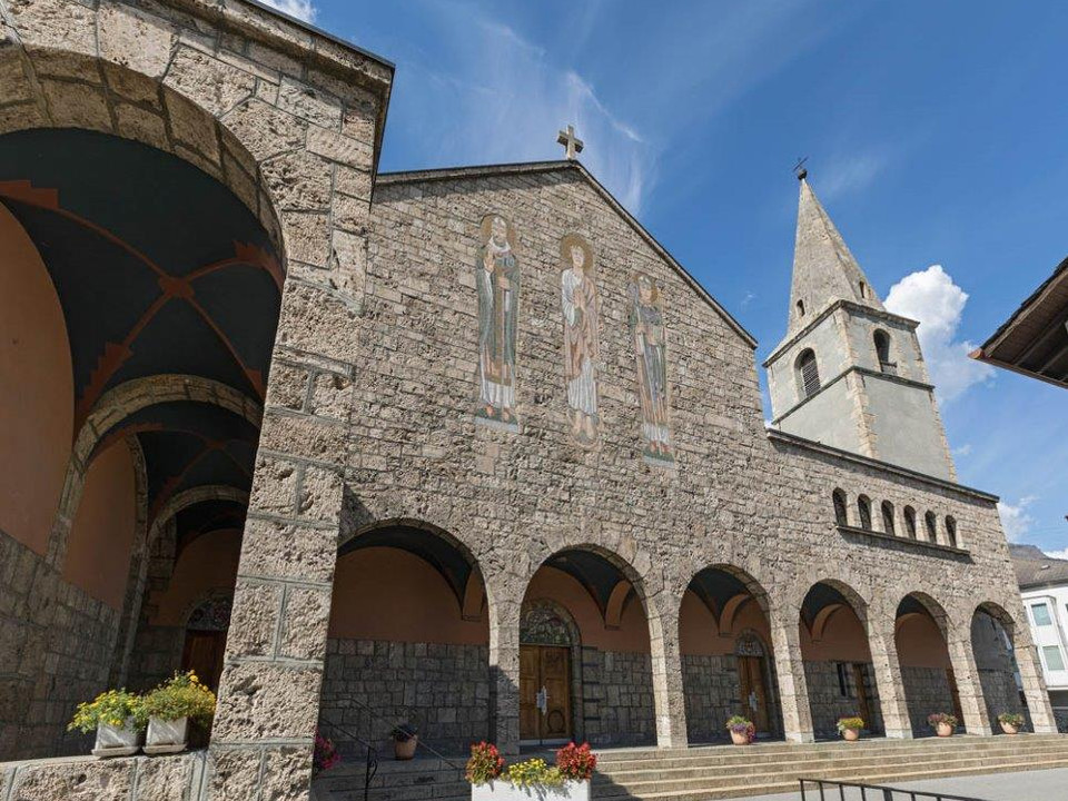 Fully: Kirche St. Symphorian