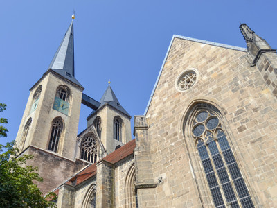 Buitenaanzicht van de St. Martinikerk in Halberstadt Außenansicht der St. Martini Halberstadt