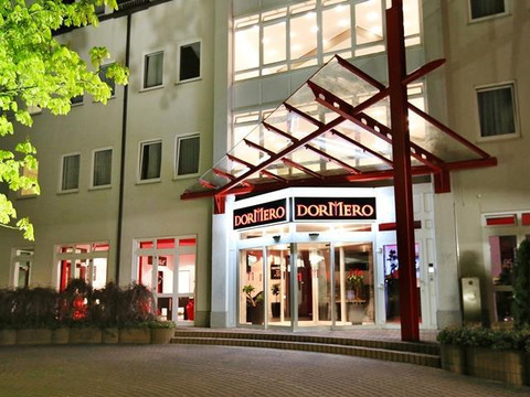 DORMERO Hotel Dresden Airport Aussenansicht