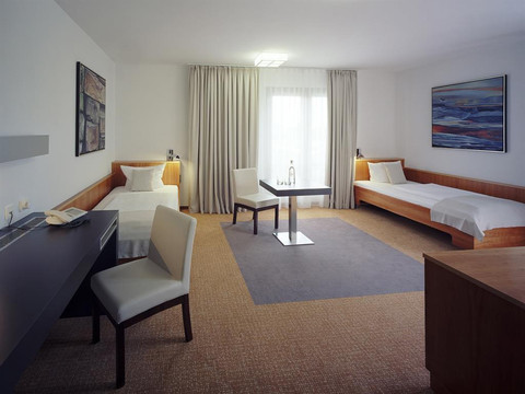 Doppelzimmer für mobilitätseingeschränkte Menschen