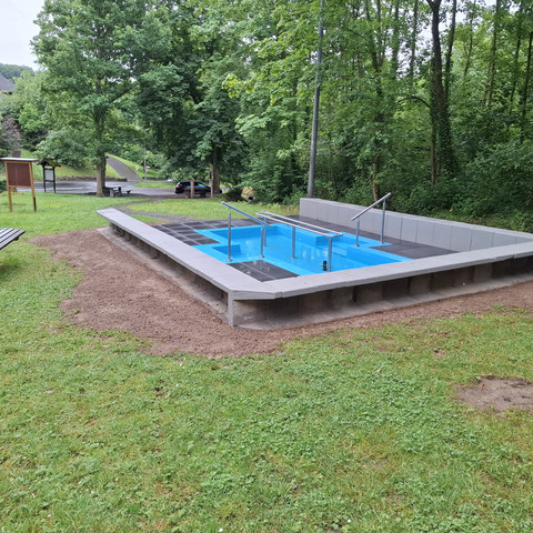 Platz Kneippbecken Herchen.jpg