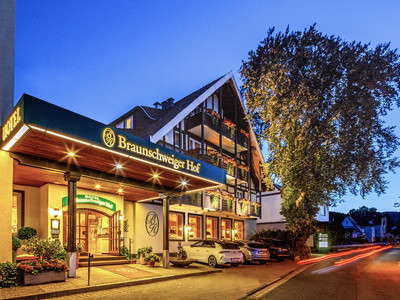 Hotel Braunschweiger Hof - Bad Harzburg - Eingang am Abend