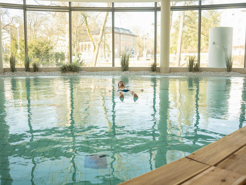 Mann mit Bart in Wasser_April_2018_©TimHard_ThomyR