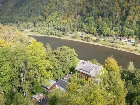 idyllische Lage der Burg Schöna