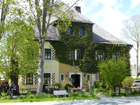 Schloss Issigau - Blick aufs Schloss