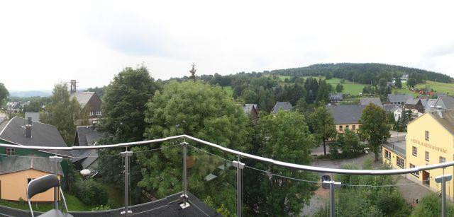 Blick von der Terrasse im Sommer