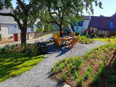 Gutshof_Schirgiswalde_Außenbereich_Frühstück_Garte