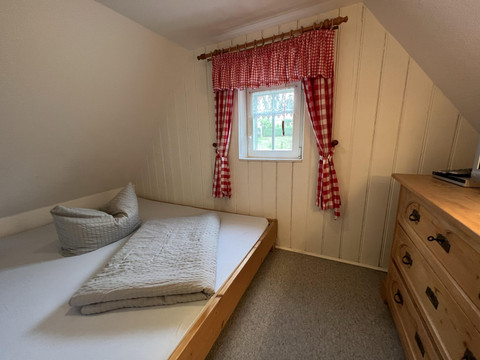 Schlafzimmer 2 mit TV