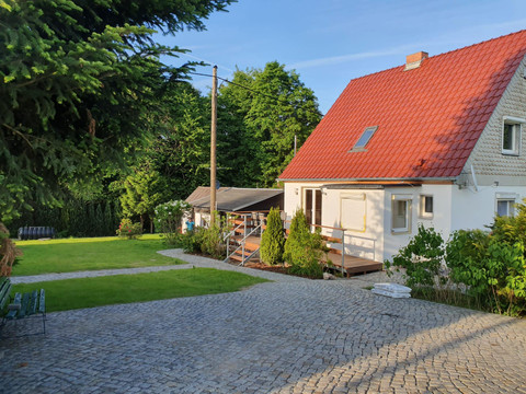 großer Garten am Haus