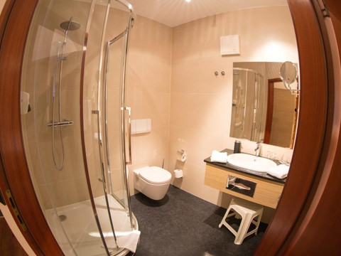 Doppelzimmer Deluxe Bad