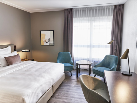 SHR_Dresden_DeSaxe_rooms_PremiumRoom_innercourtyar