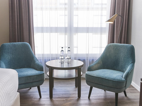 SHR_Dresden_DeSaxe_rooms_PremiumRoom_innercourtyar