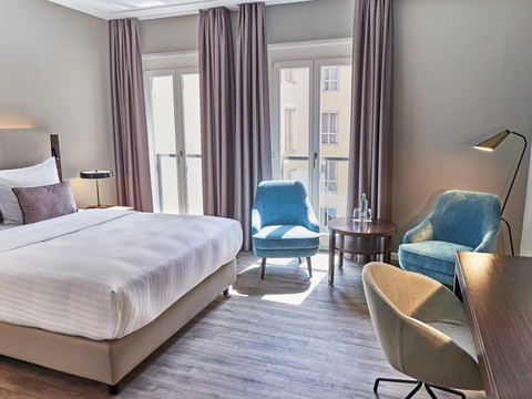 SHR_Dresden_DeSaxe_rooms_SuperiorRoom_innercourtya