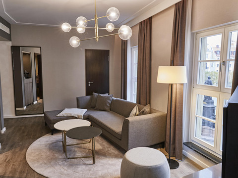 SHR_deSaxeDresden_rooms_juniorsuite_livingroom-5mb