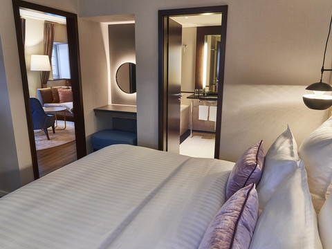 SHR_deSaxeDresden_rooms_Suite_bedroom-5mb