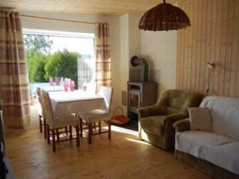 Wohnzimmer mit Blick auf Terrasse