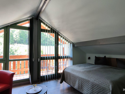 Geisingberg Schlafzimmer mit Lamelle
