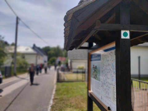 Wanderzeichen in Zerna