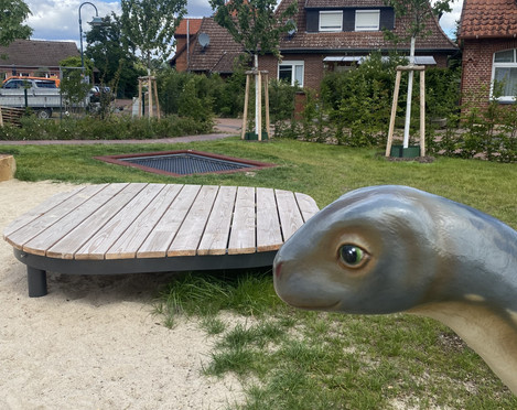 Spielplatz am Marktplatz Loccum Dino und Trampolin Stadt Rehburg-Loccum.jpeg Spielplatz am Marktplatz Loccum Dino und Trampolin