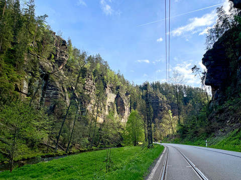 Im romantischen Kirnitzschtal an der Engstelle zwischen Straßenbahndepot und Campingplatz "Ostrauer Mühle"