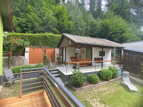 Terrasse und Liegewiese