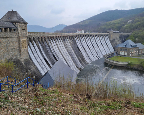 Überlauf der Edersee-Talsperre am 1.05.2021