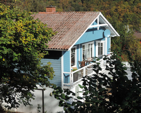 Der große Balkon von wo aus Sie den wunderbaren Seeblick genießen können