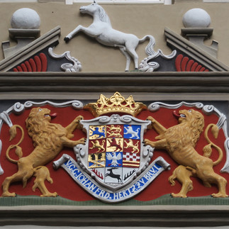 Wappentafel am Schloss Herzberg