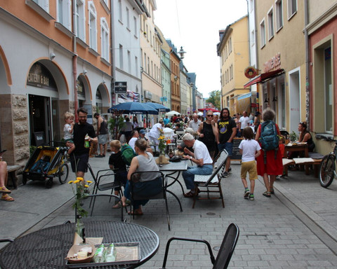 Neugassenfest 2024 Menschen in der Neugasse zum Neugassenfest 2024