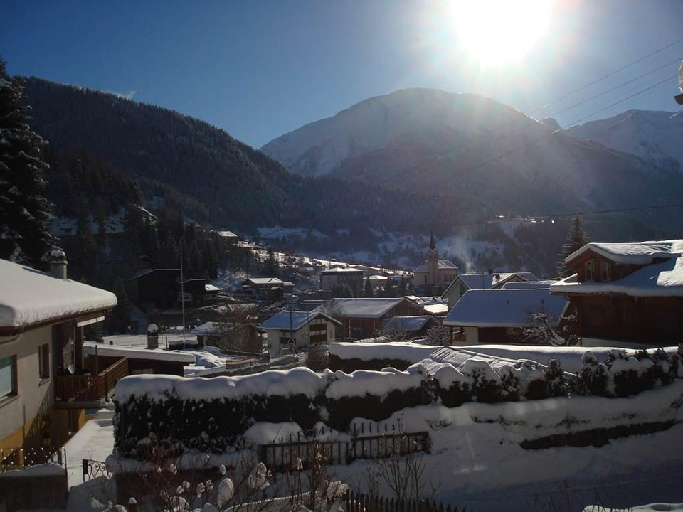 Aussicht Richtung Dorf und Seilbahn