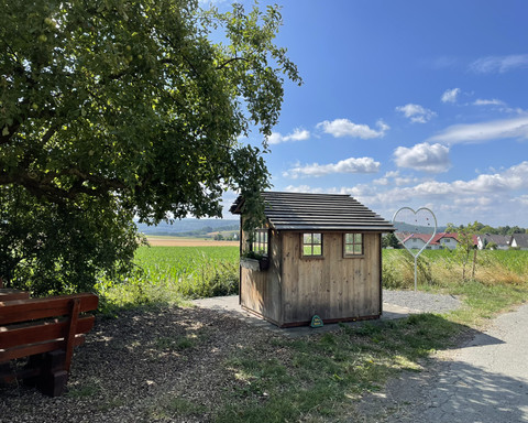 Schutzhütte und Herz fürs Liebesschlösser auf dem Estenbergrundweg 1