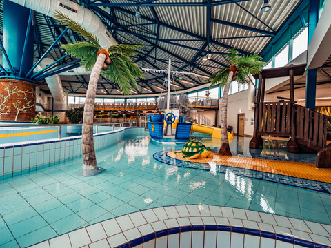 Kleinkindbecken im Lausitzbad HoyerswerdaToddler pool in the Lausitzbad HoyerswerdaBazén pro batolata v Lužických horách HoyerswerdaBasen dla maluchów w ośrodku Lausitzbad HoyerswerdaKleuterbad in het Lausitzbad HoyerswerdaPiscina per bambini nel Lausitzbad Hoyerswerda