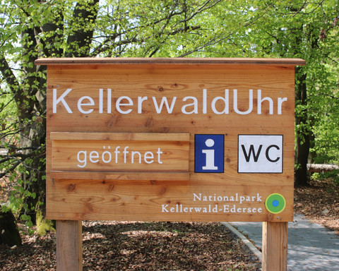 KellerwaldUhr geöffnet Schild
