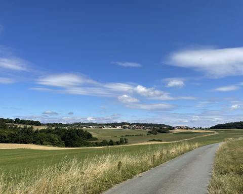 Aussicht auf einen Ort vom Estenberg Rundweg 3